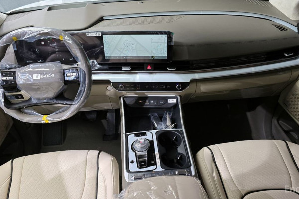 2025 Kia Carnival с пробегом 4 км