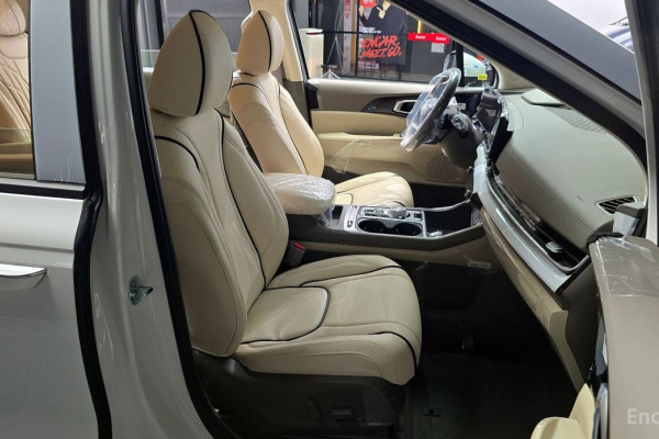 2025 Kia Carnival с пробегом 4 км