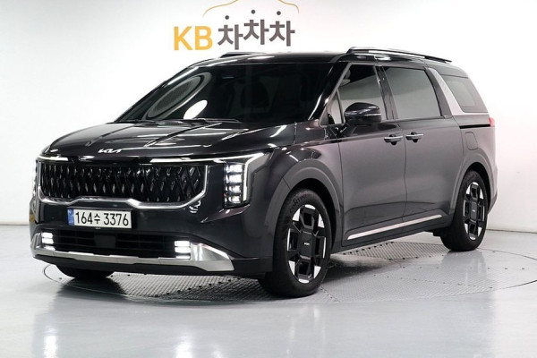 2024 Kia Carnival с пробегом 18 000 км