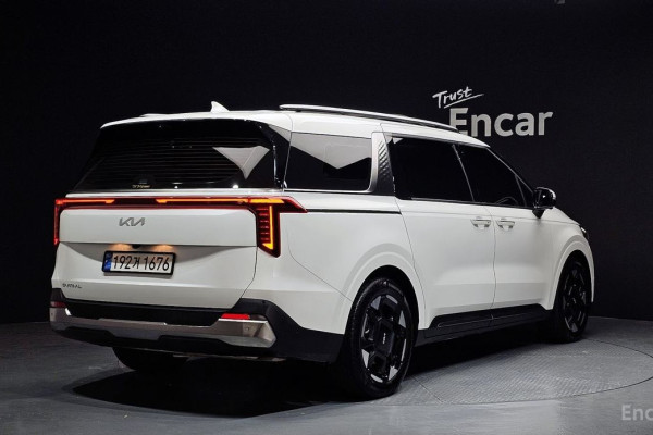 2023 Kia Carnival с пробегом 30 675 км
