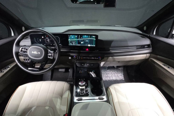 2024 Kia Carnival с пробегом 17 177 км