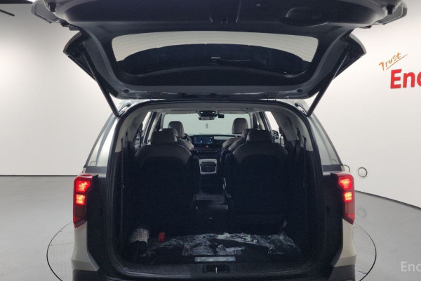 2024 Kia Carnival с пробегом 19 916 км