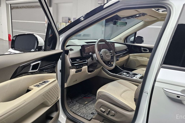 2023 Kia Carnival с пробегом 30 675 км