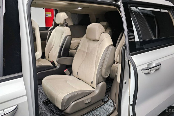 2023 Kia Carnival с пробегом 30 675 км