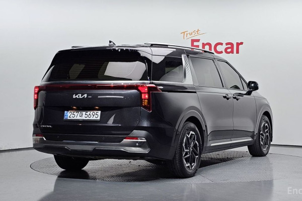 2024 Kia Carnival с пробегом 12 552 км