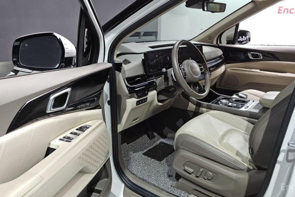 2024 Kia Carnival с пробегом 24 052 км