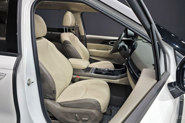 2023 Kia Carnival с пробегом 30 675 км