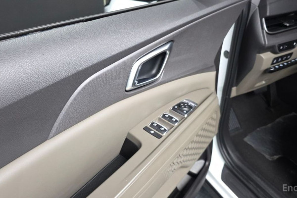 2024 Kia Carnival с пробегом 17 177 км