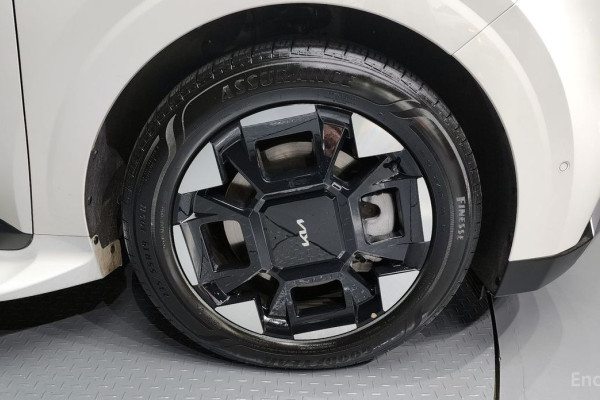 2024 Kia Carnival с пробегом 16 875 км