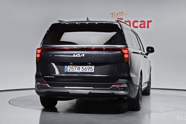 2024 Kia Carnival с пробегом 12 552 км