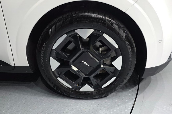 2023 Kia Carnival с пробегом 24 018 км