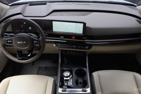 2023 Kia Carnival с пробегом 24 018 км