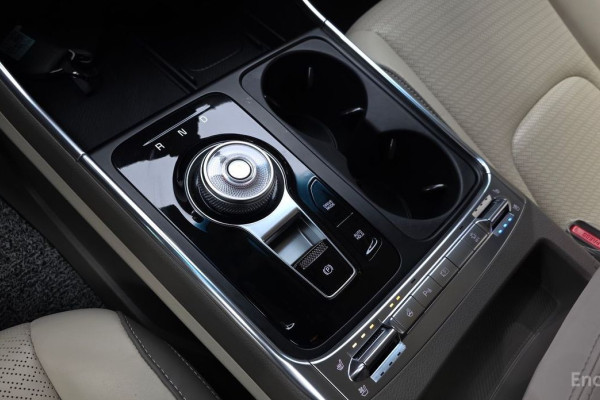 2023 Kia Carnival с пробегом 24 018 км