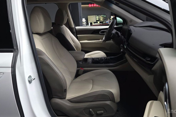 2023 Kia Carnival с пробегом 24 018 км