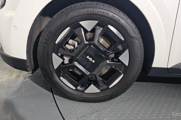 2024 Kia Carnival с пробегом 16 955 км