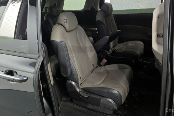 2024 Kia Carnival с пробегом 12 552 км