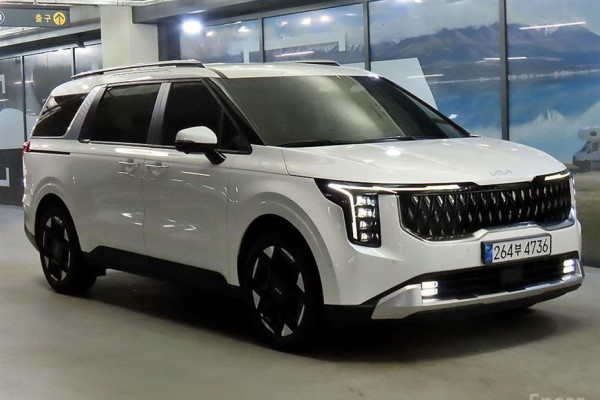 2024 Kia Carnival с пробегом 11 000 км