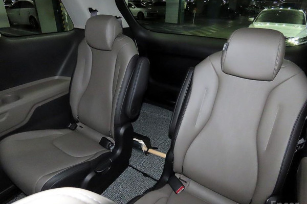 2024 Kia Carnival с пробегом 11 000 км