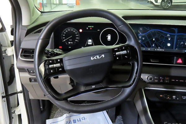 2024 Kia Carnival с пробегом 11 000 км