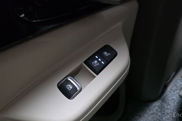 2023 Kia Carnival с пробегом 24 018 км