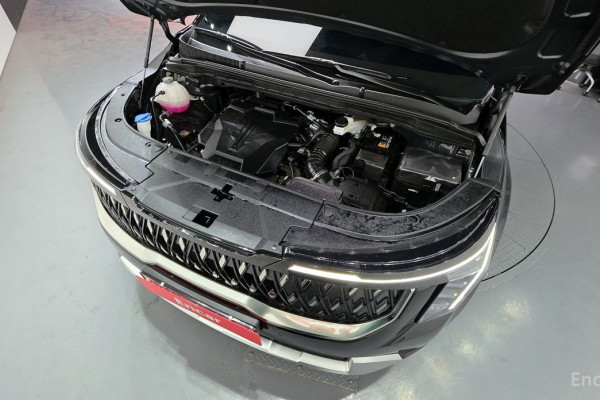 2025 Kia Carnival с пробегом 15 567 км