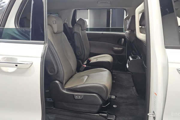 2024 Kia Carnival с пробегом 16 955 км