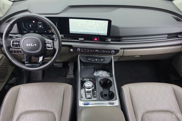 2024 Kia Carnival с пробегом 23 132 км