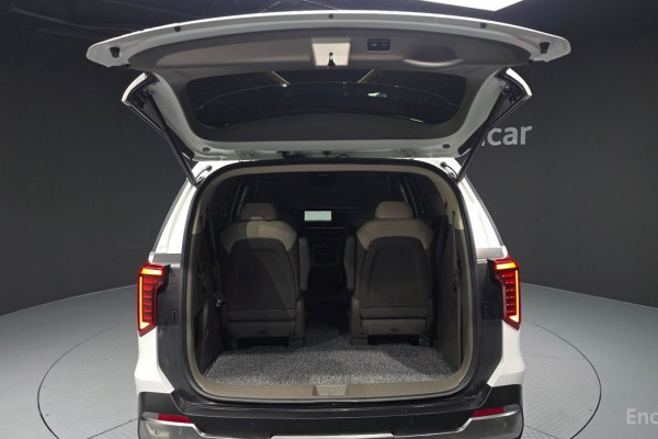 2023 Kia Carnival с пробегом 24 018 км