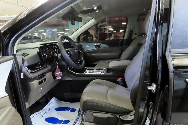 2025 Kia Carnival с пробегом 2 271 км