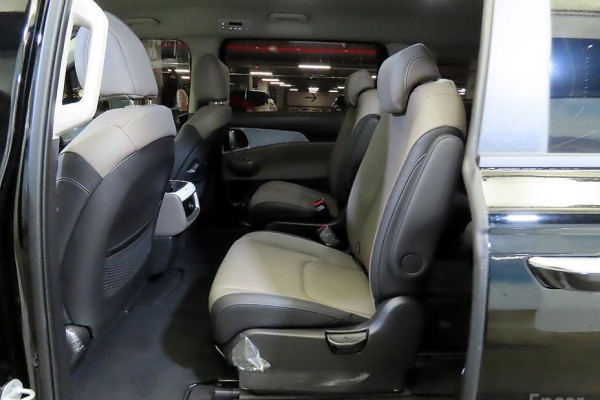 2025 Kia Carnival с пробегом 2 271 км