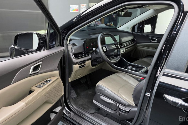 2025 Kia Carnival с пробегом 15 567 км