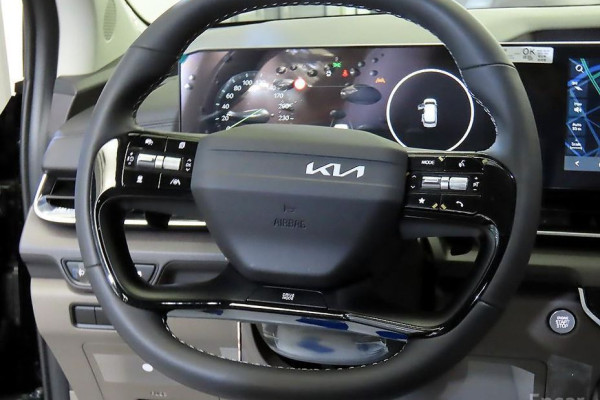 2025 Kia Carnival с пробегом 2 271 км