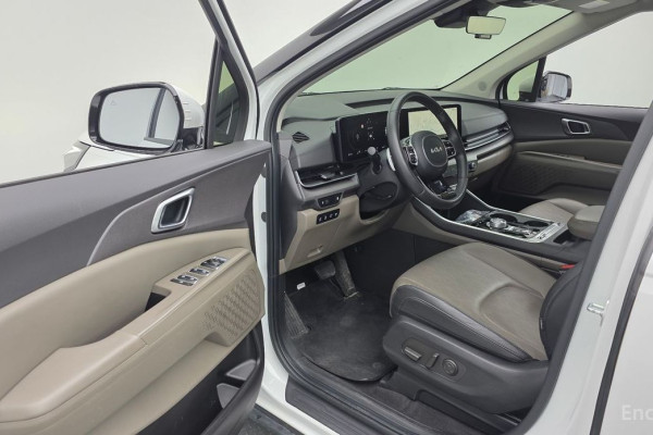 2024 Kia Carnival с пробегом 23 132 км