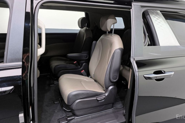 2025 Kia Carnival с пробегом 15 567 км