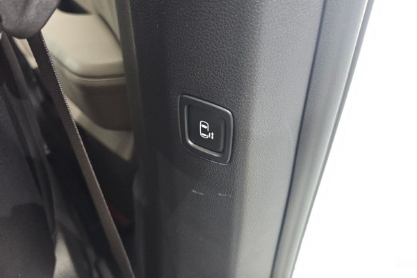 2024 Kia Carnival с пробегом 16 955 км