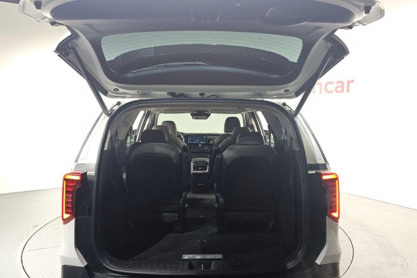 2024 Kia Carnival с пробегом 16 955 км