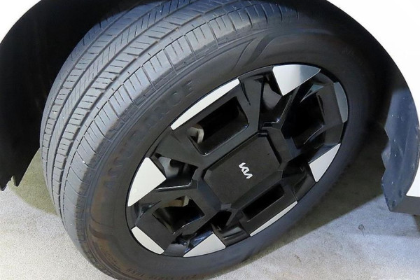 2024 Kia Carnival с пробегом 11 000 км