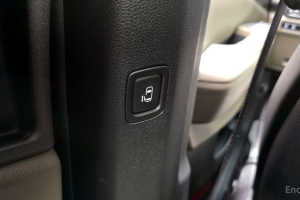 2025 Kia Carnival с пробегом 15 567 км