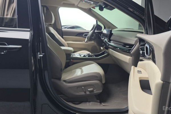 2024 Kia Carnival с пробегом 24 100 км