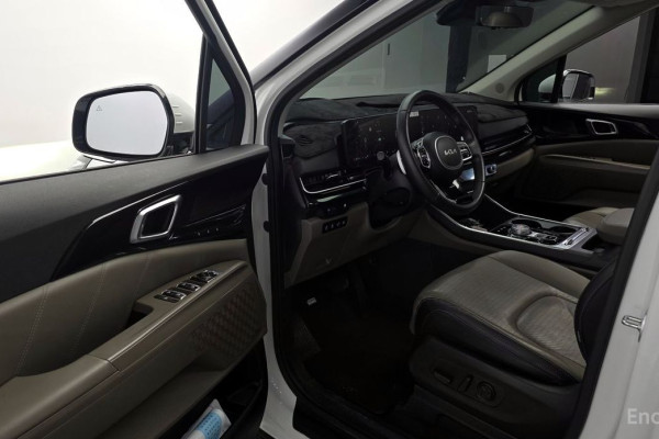 2024 Kia Carnival с пробегом 16 180 км