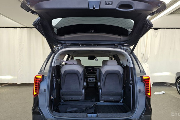 2024 Kia Carnival с пробегом 24 977 км