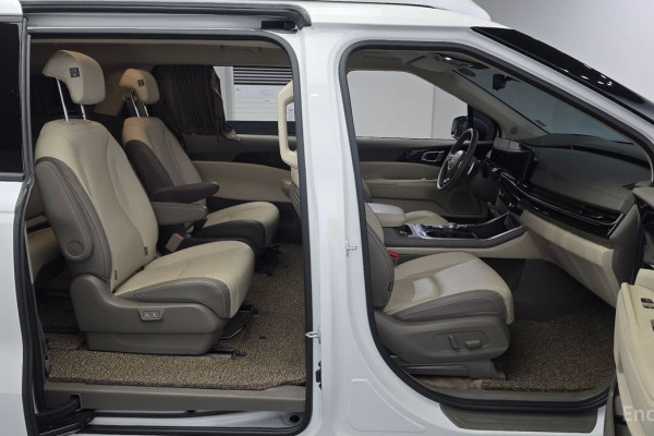 2024 Kia Carnival с пробегом 23 597 км