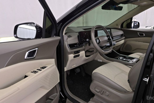 2024 Kia Carnival с пробегом 27 936 км