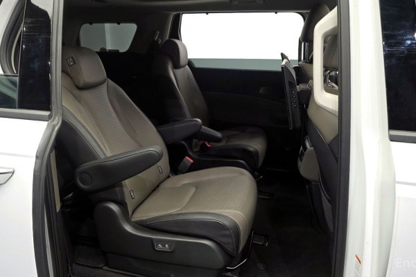 2024 Kia Carnival с пробегом 16 180 км