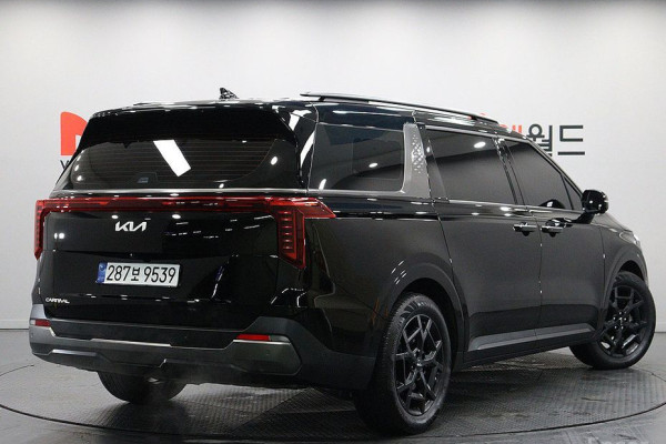 2025 Kia Carnival с пробегом 14 994 км