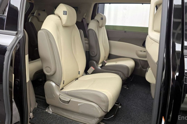 2024 Kia Carnival с пробегом 27 936 км