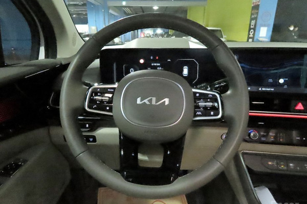 2024 Kia Carnival с пробегом 44 230 км
