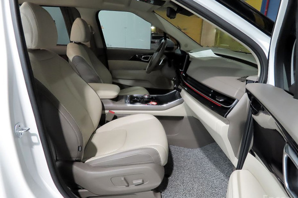 2024 Kia Carnival с пробегом 44 230 км