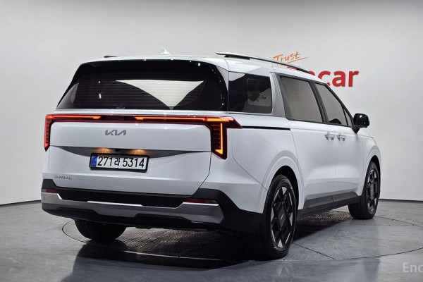 2025 Kia Carnival с пробегом 18 590 км