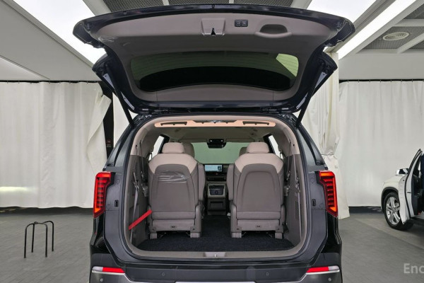 2024 Kia Carnival с пробегом 27 936 км